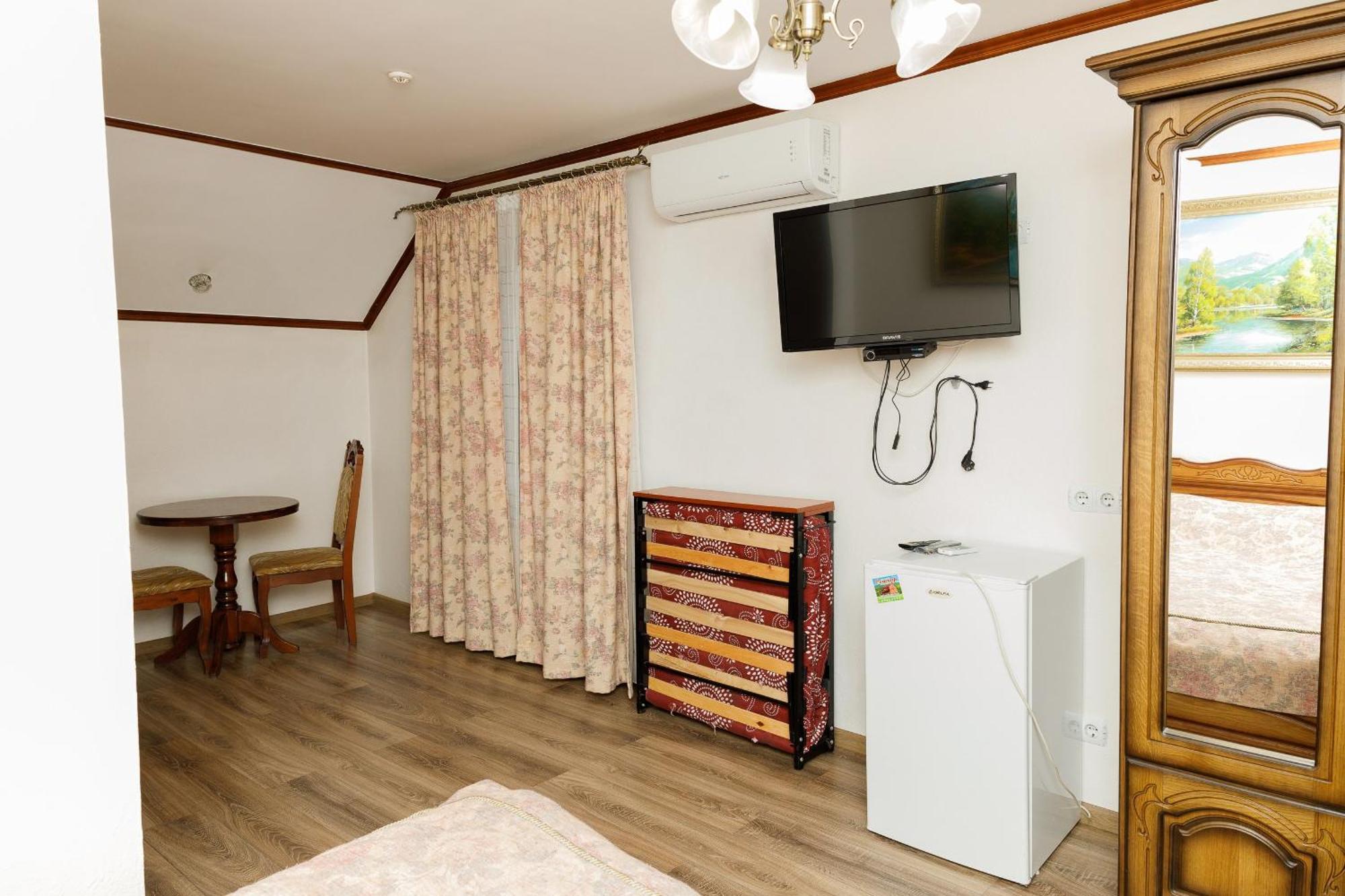 Hotel Gostyniy Dvir Synevir Synewyr Exterior foto